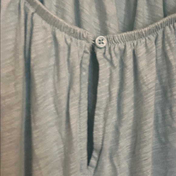 New Without Tags-Old Navy Key Hole Top with Puff Sleeves - Picture 5 of 5